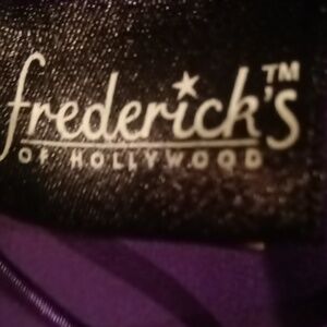 NWT Frederick's of Hollywood short polyester sugar plum robe w side pockets Sz M